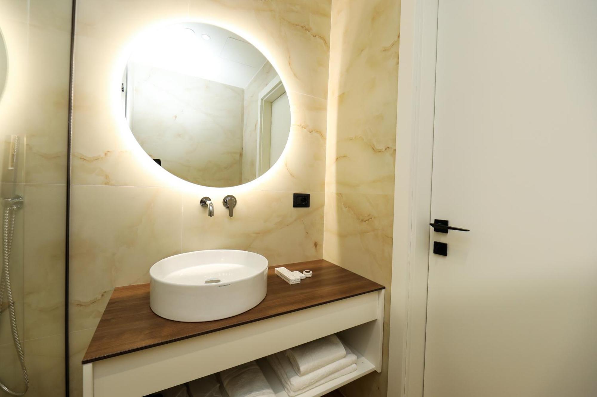 Hotel Adore Vlore Luaran gambar